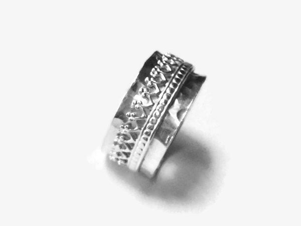 silver spinner ring