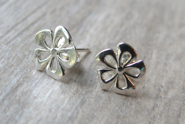 Sterling Silver flower earrings, flower studs, daisy earrings Handmade