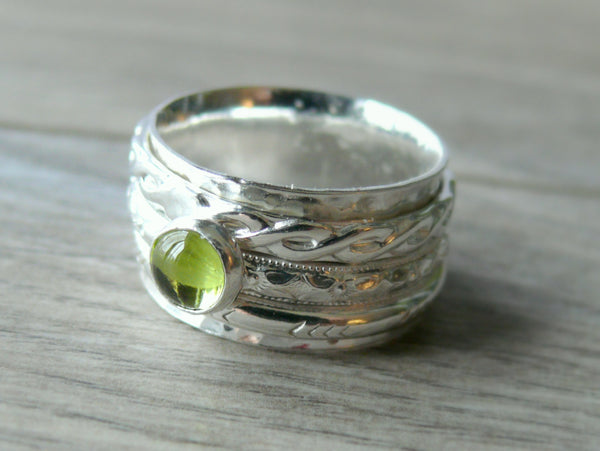 Silver peridot spinner ring