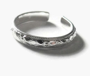 Sterling silver adjustable toe ring with floral pattern