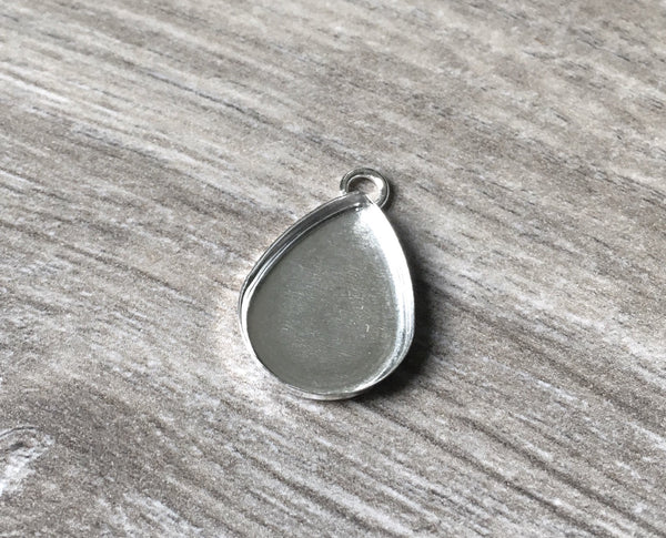 Teardrop pendant setting