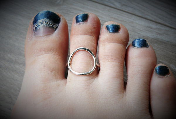 eternity circle toe ring