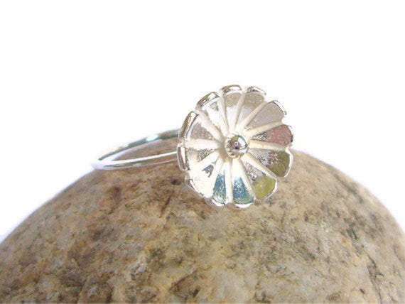 Sterling silver flower ring / 925 Sterling silver ring / stacking ring